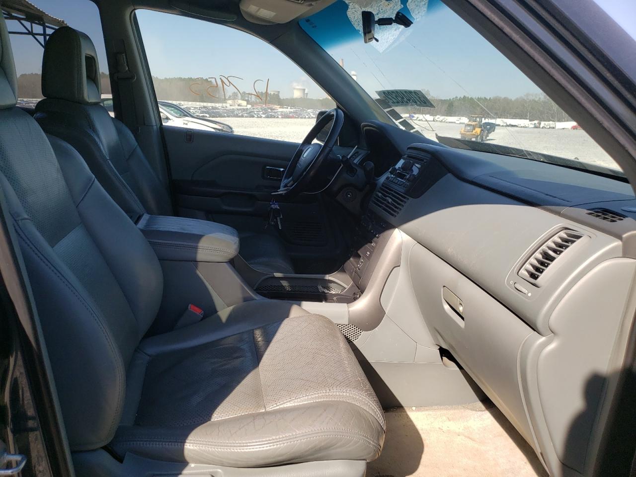 Photo 5 from auction – 2004 HONDA PILOT EXL with VIN 2HKYF18624H503263