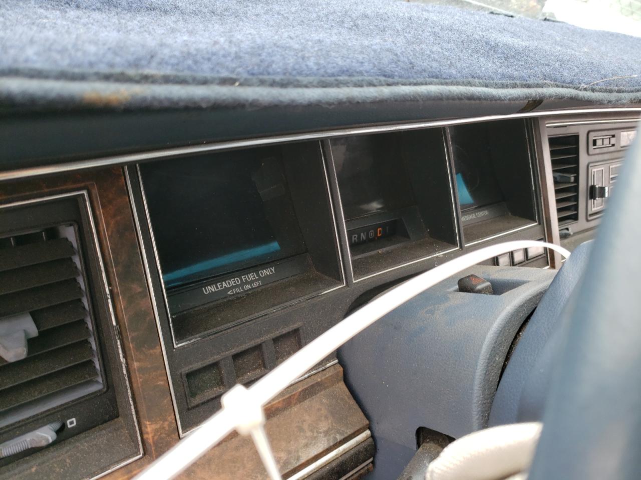 Photo 8 from auction – 1990 LINCOLN TOWN CAR with VIN 1LNCM81F0LY758103