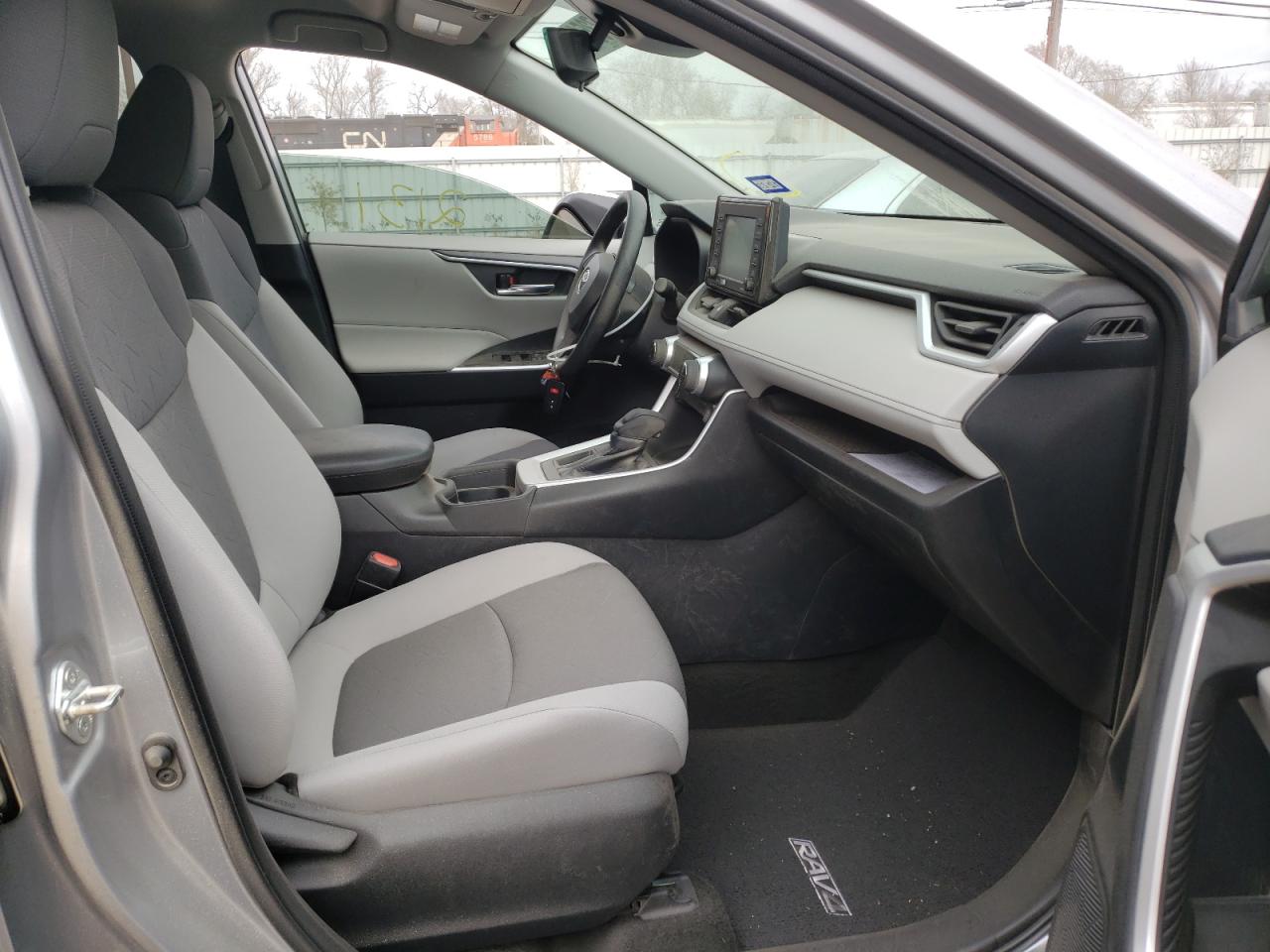 Photo 5 from auction – 2021 TOYOTA RAV4 XLE with VIN 2T3W1RFV2MC172709