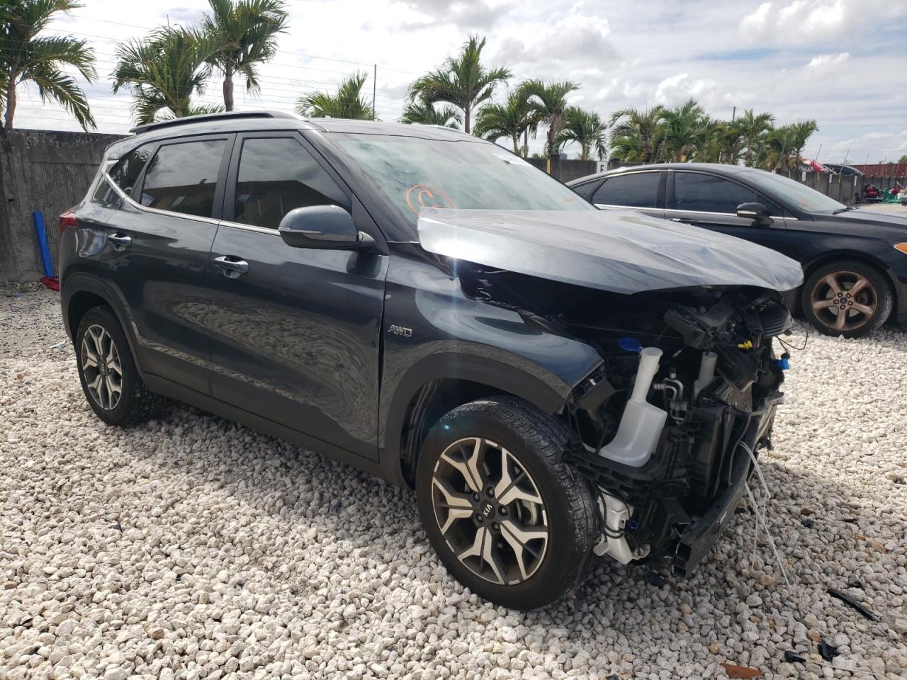 KIA SELTOS EX 2021 with VIN KNDERCAA0M7075802 - Photo from auction
