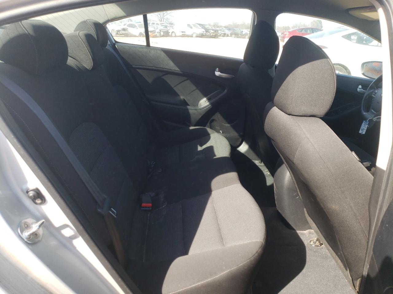 Photo 6 from auction – 2017 KIA FORTE LX with VIN 3KPFK4A79HE029992