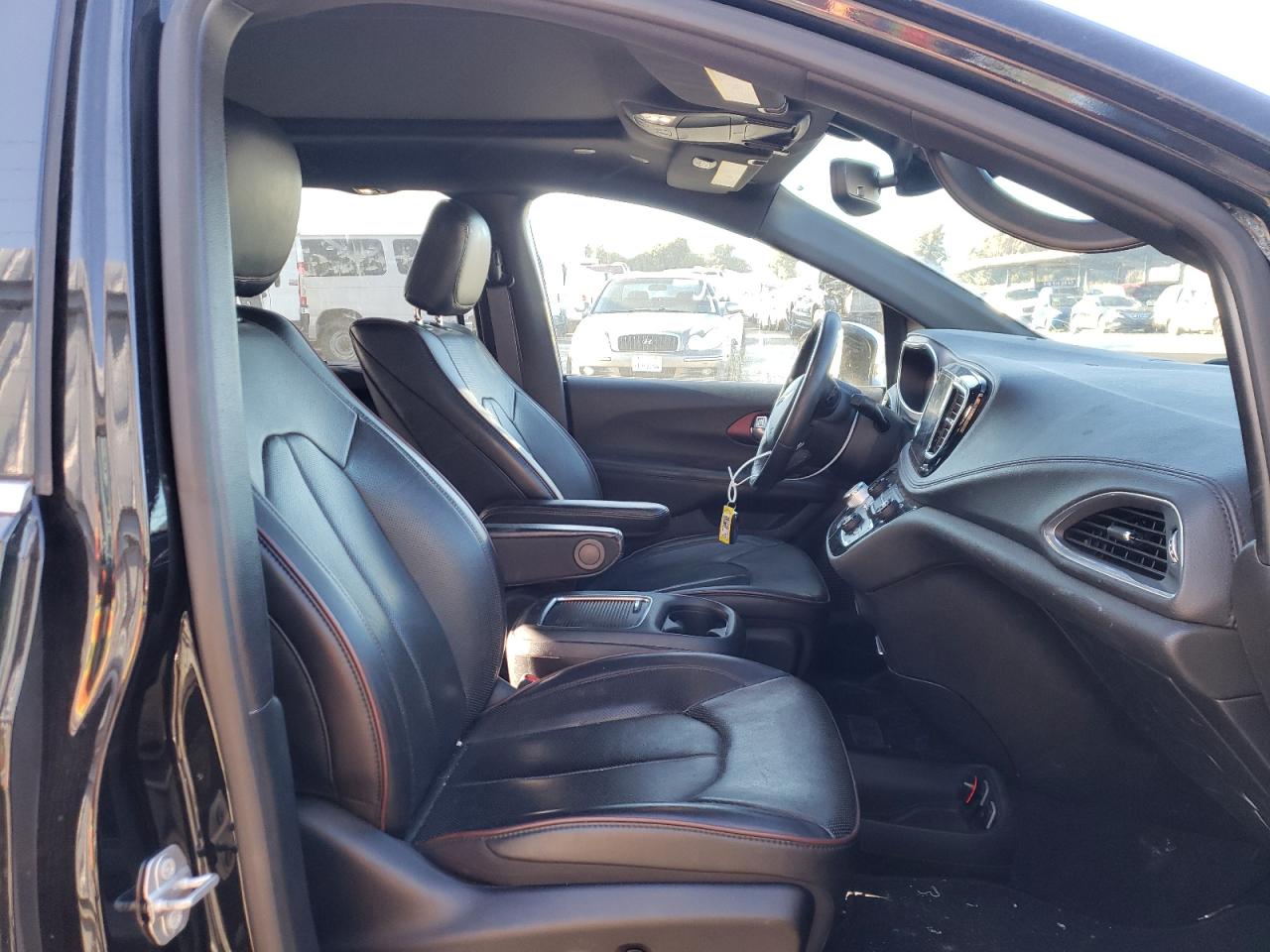 Photo 5 from auction – 2020 CHRYSLER PACIFICA L with VIN 2C4RC1GG0LR127624