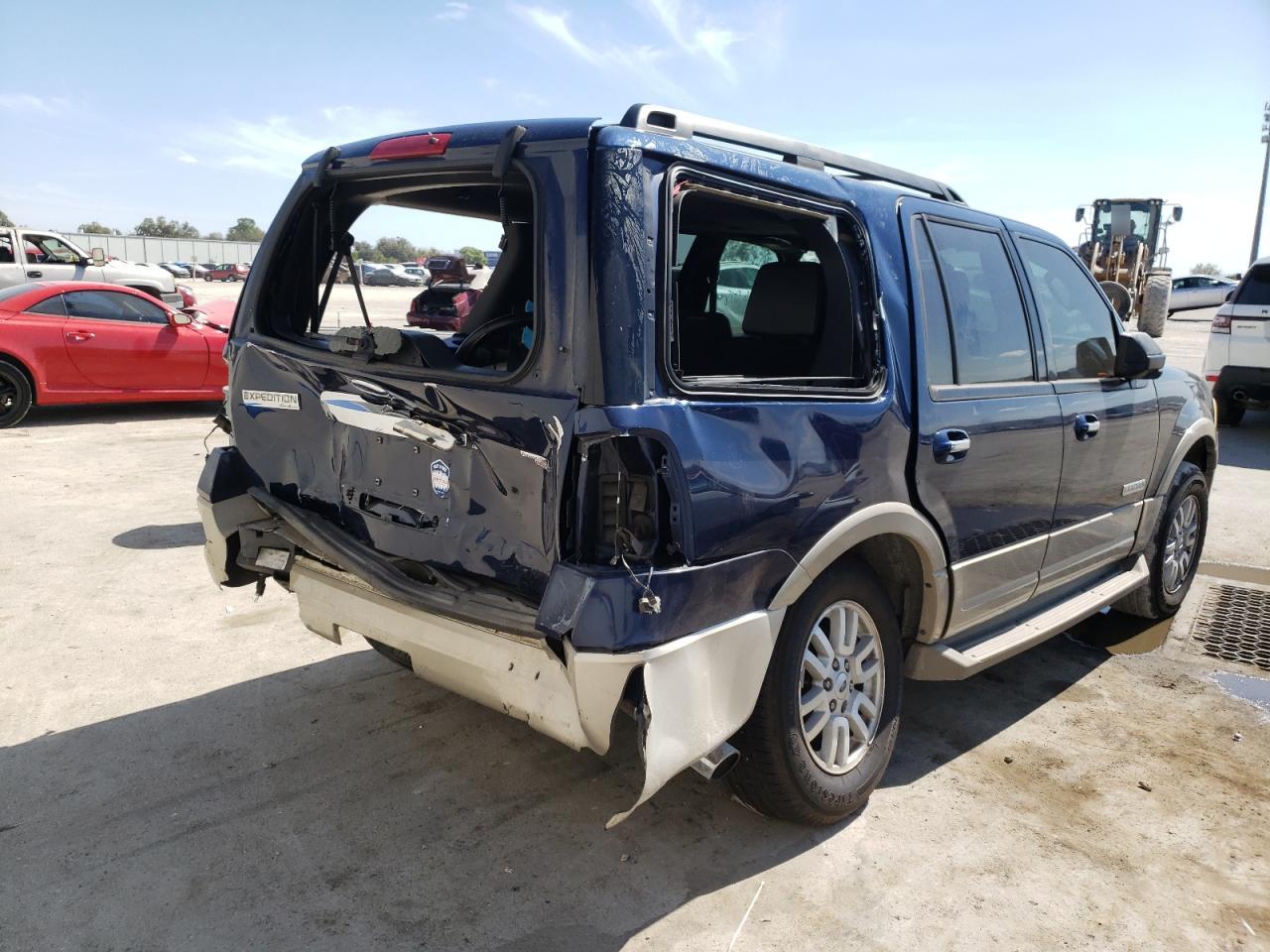 Photo 4 from auction – 2007 FORD EXPEDITION with VIN 1FMFU17507LA60192