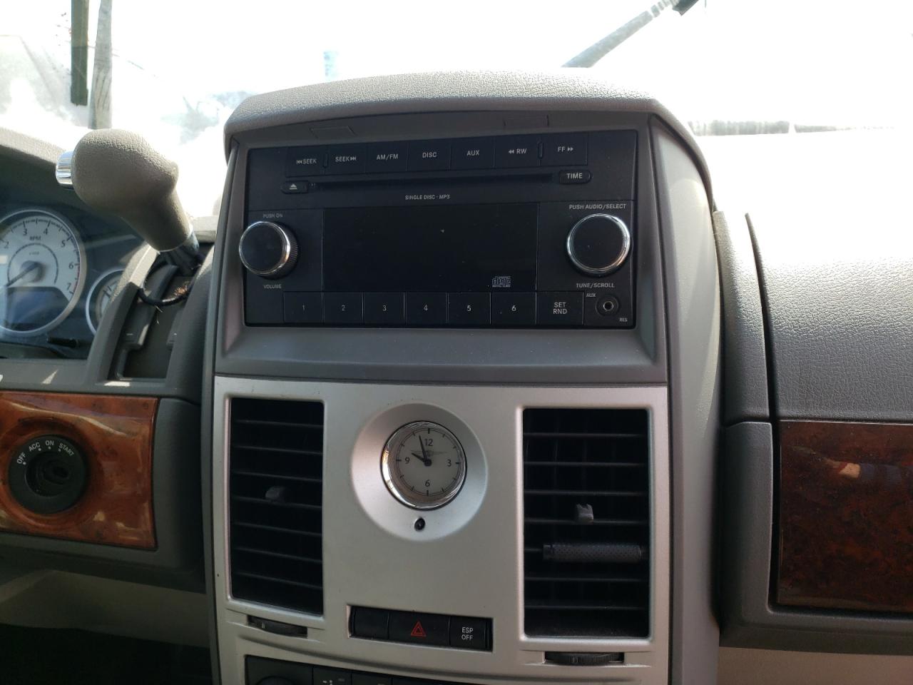 Photo 9 from auction – 2010 CHRYSLER TOWN & COU with VIN 2A4RR4DE6AR151551
