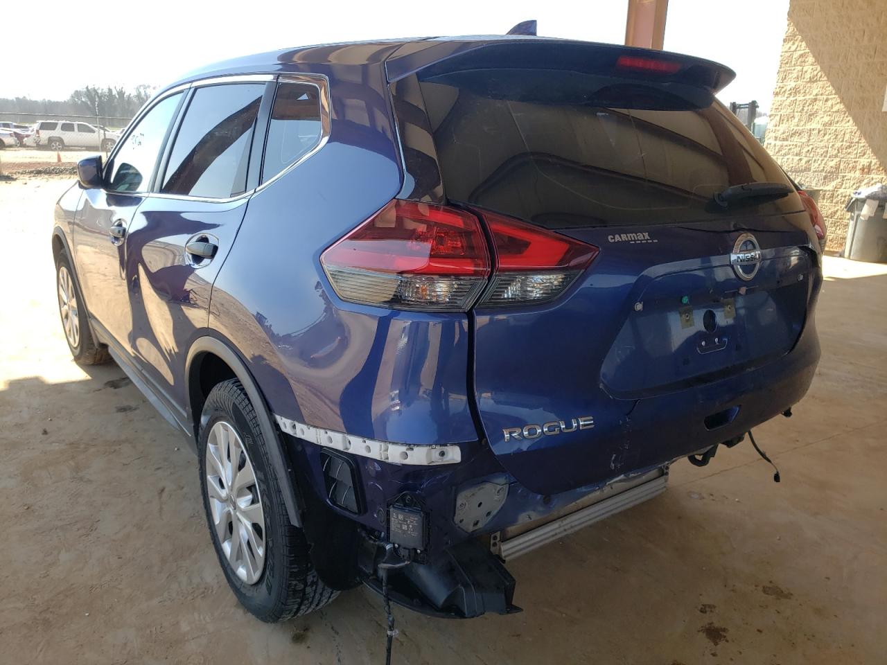 Photo 3 from auction – 2018 NISSAN ROGUE S with VIN KNMAT2MT4JP541900
