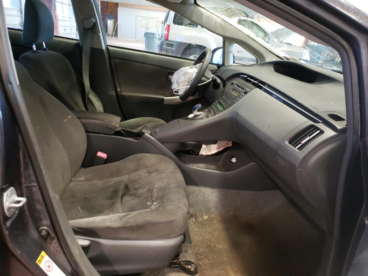 Photo 5 from auction – 2011 TOYOTA PRIUS with VIN JTDKN3DU1B0275033