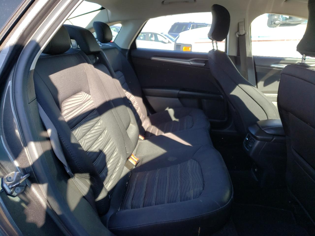 Photo 6 from auction – 2016 FORD FUSION S H with VIN 3FA6P0HD5GR402254