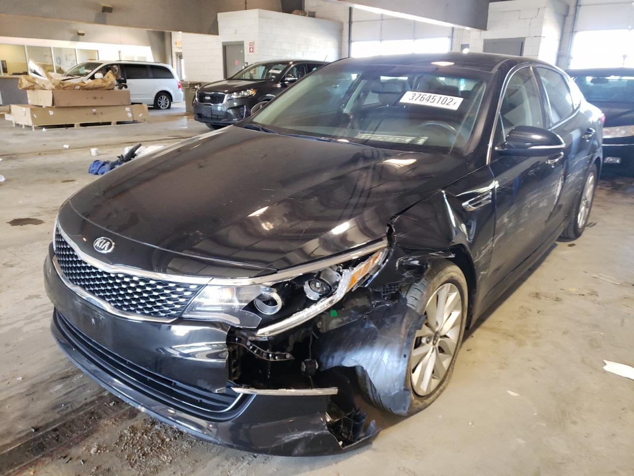 Photo 2 from auction – 2017 KIA OPTIMA EX with VIN 5XXGU4L35HG161874
