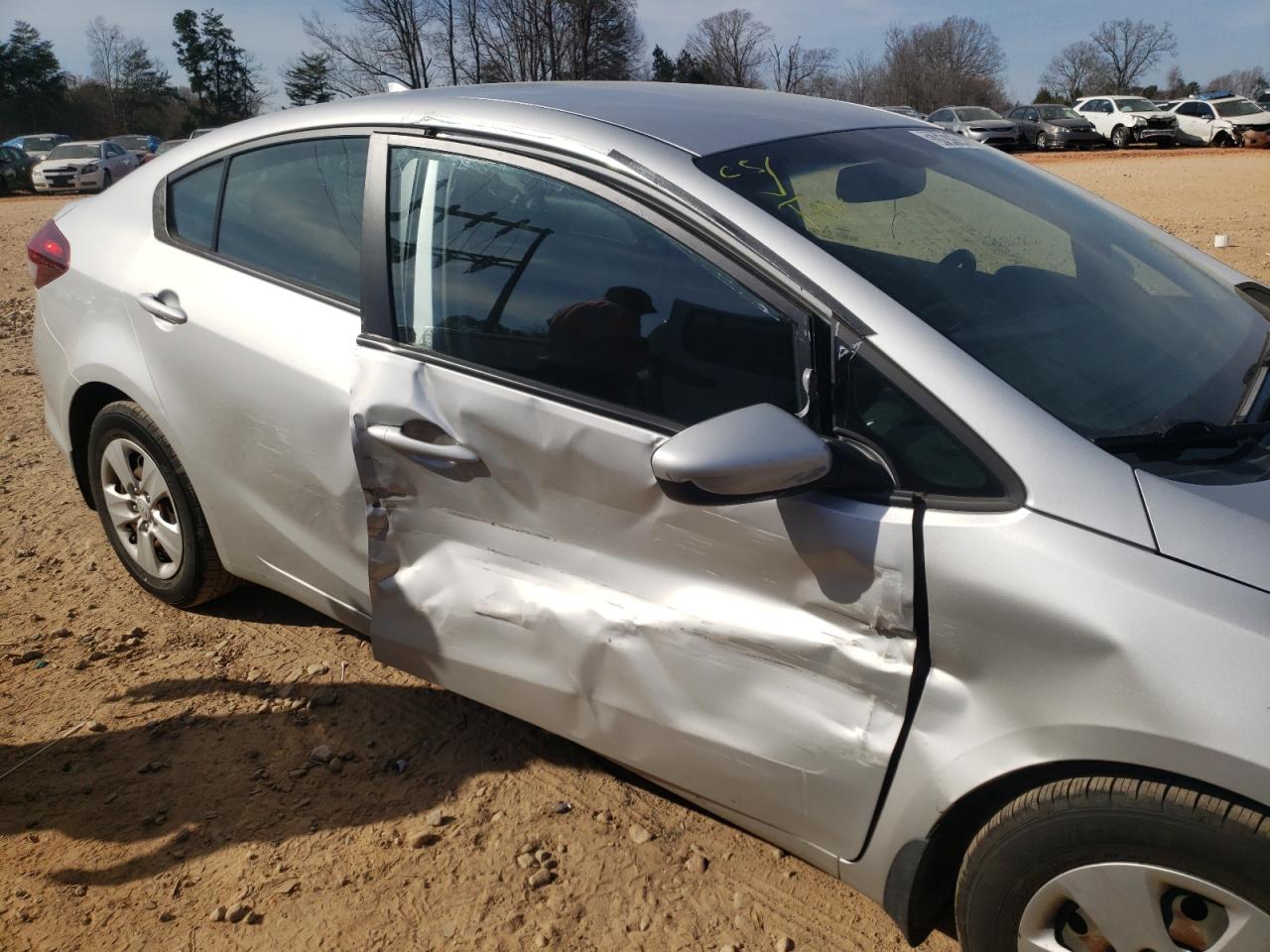 Photo 9 from auction – 2017 KIA FORTE LX with VIN 3KPFK4A79HE029992