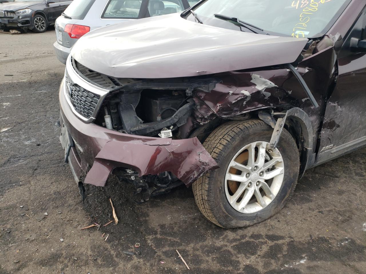 Photo 9 from auction – 2014 KIA SORENTO LX with VIN 5XYKTDA71EG481736