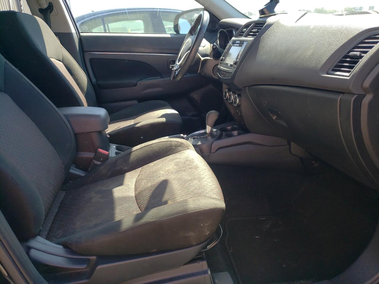 Photo 5 from auction – 2017 MITSUBISHI OUTLANDER with VIN JA4AP3AW6HZ058829