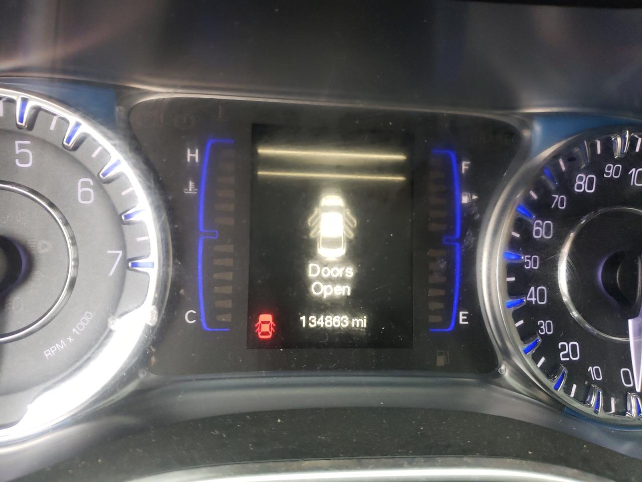 Photo 8 from auction – 2015 CHRYSLER 200 LIMITE with VIN 1C3CCCAB1FN595401
