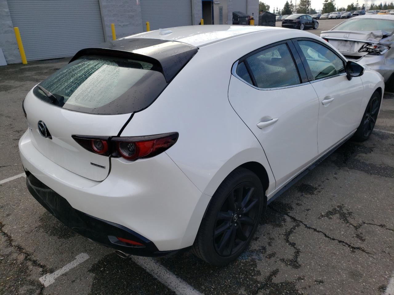 Photo 4 from auction – 2019 MAZDA 3 PREMIUM with VIN JM1BPANM3K1132673