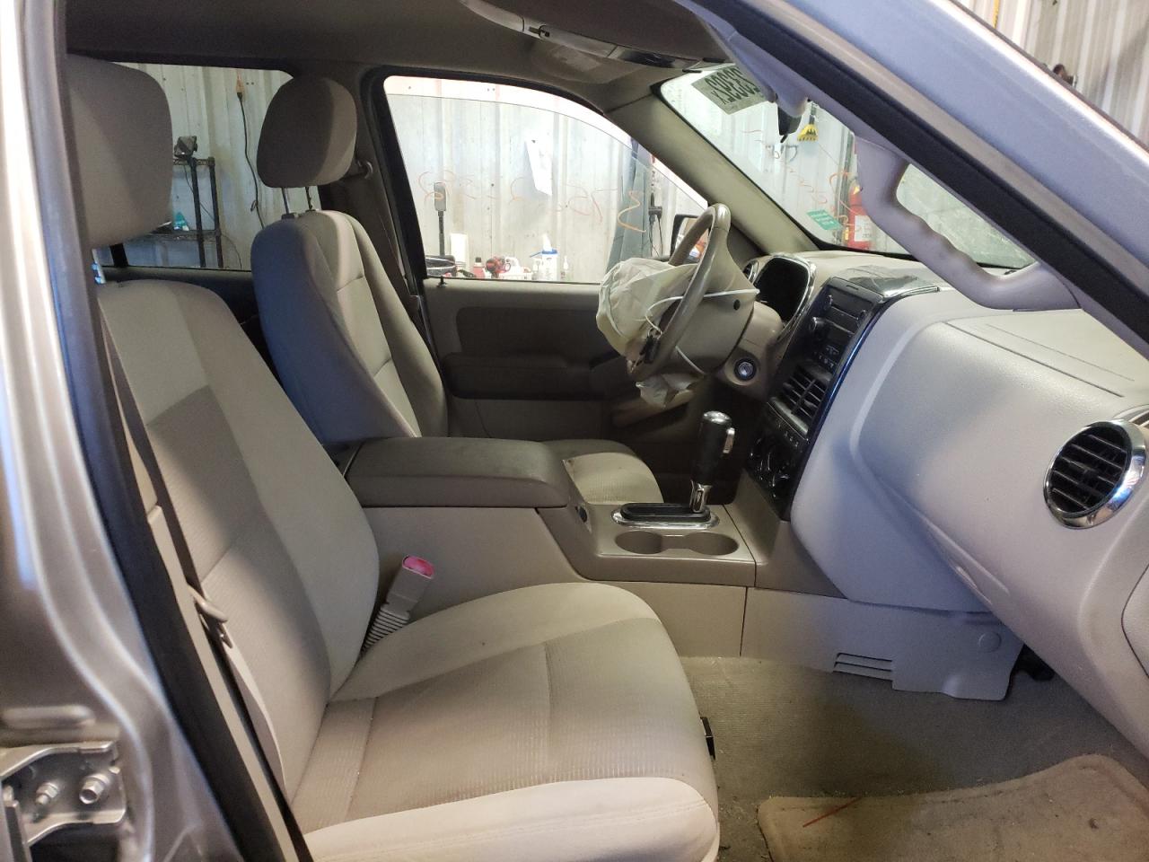 Photo 5 from auction – 2006 FORD EXPLORER X with VIN 1FMEU73E06UB10084