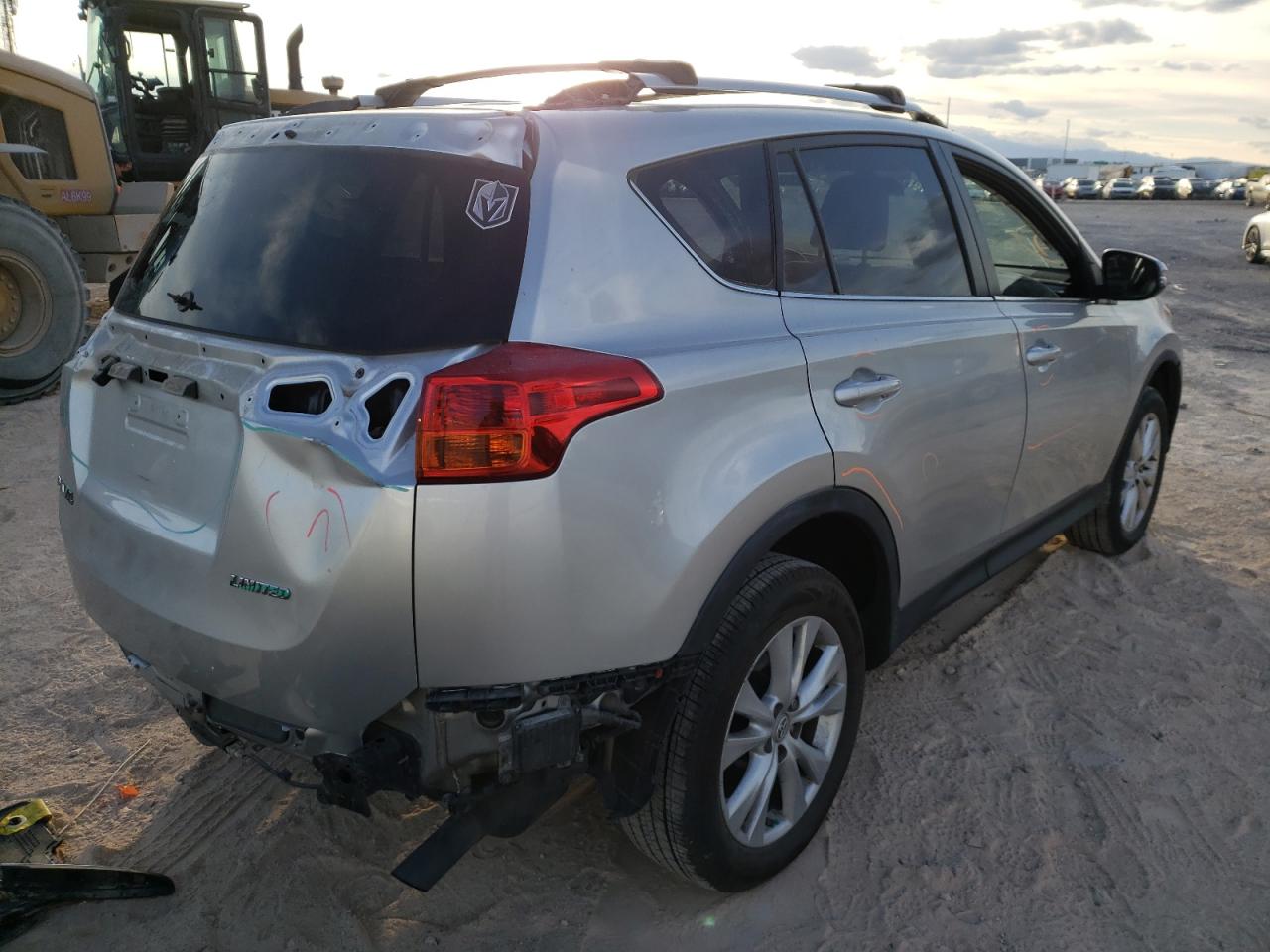 Photo 4 from auction – 2015 TOYOTA RAV4 LIMIT with VIN 2T3YFREV3FW213300