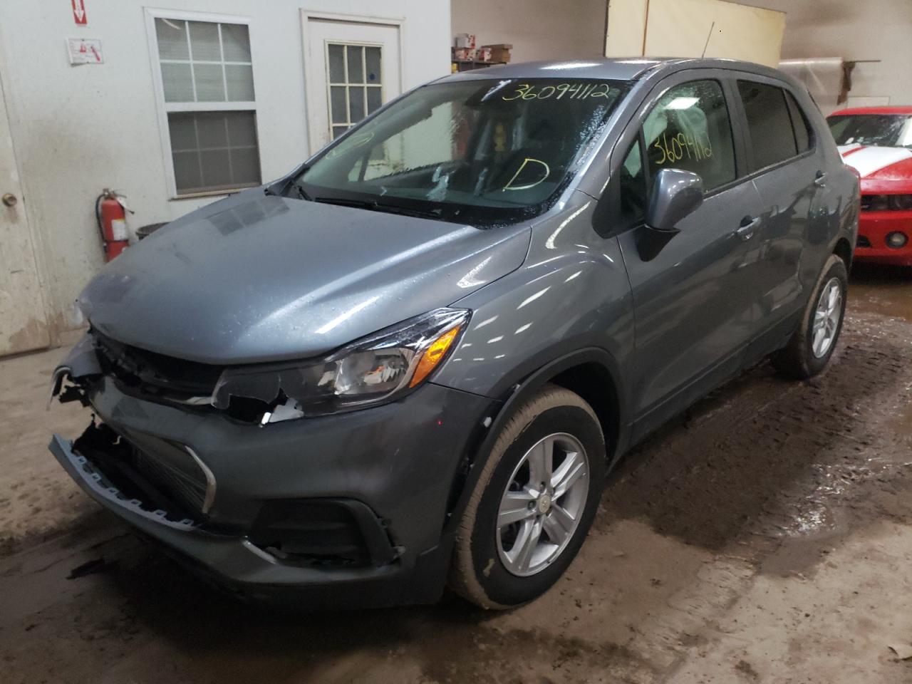 Photo 2 from auction – 2020 CHEVROLET TRAX LS with VIN 3GNCJKSB0LL143405