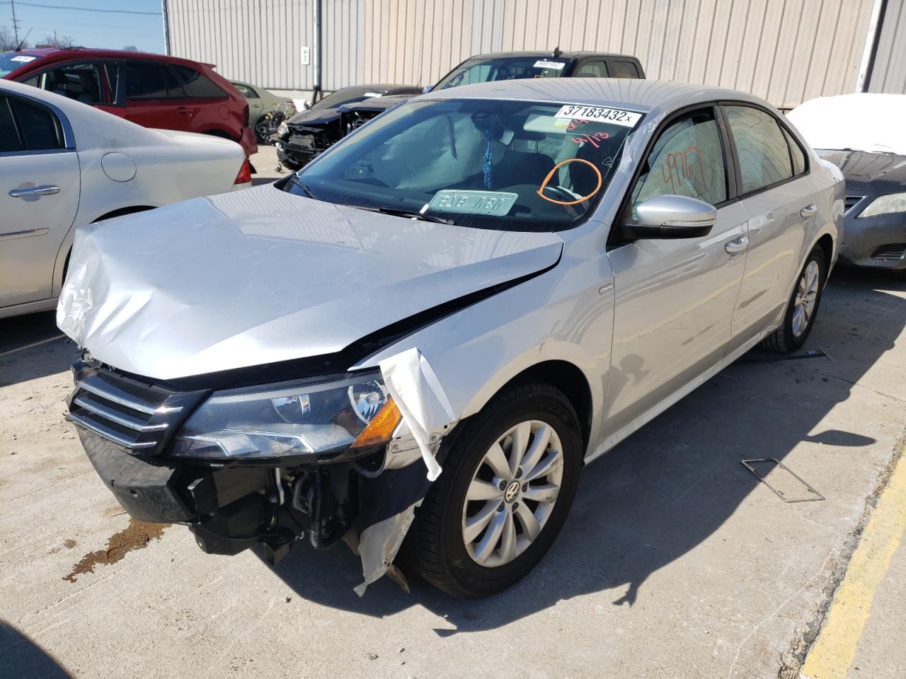 Photo 2 from auction – 2015 VOLKSWAGEN PASSAT S with VIN 1VWAT7A34FC022472