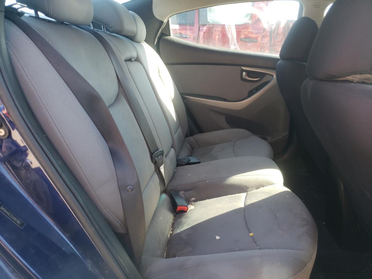 Photo 6 from auction – 2012 HYUNDAI ELANTRA GL with VIN 5NPDH4AE2CH087063