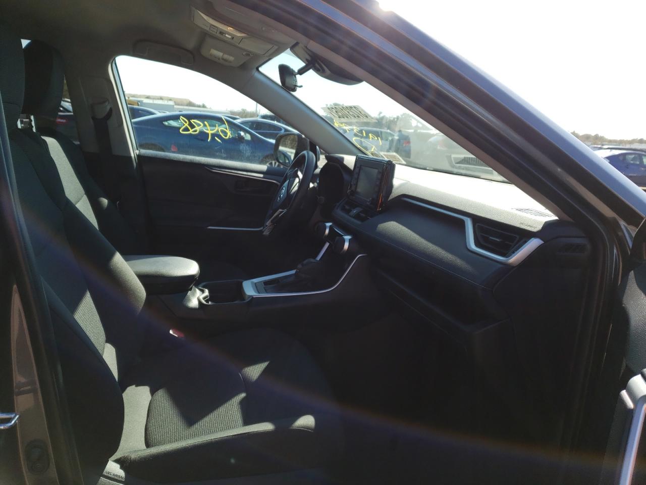Photo 5 from auction – 2021 TOYOTA RAV4 LE with VIN 2T3F1RFV1MC191378