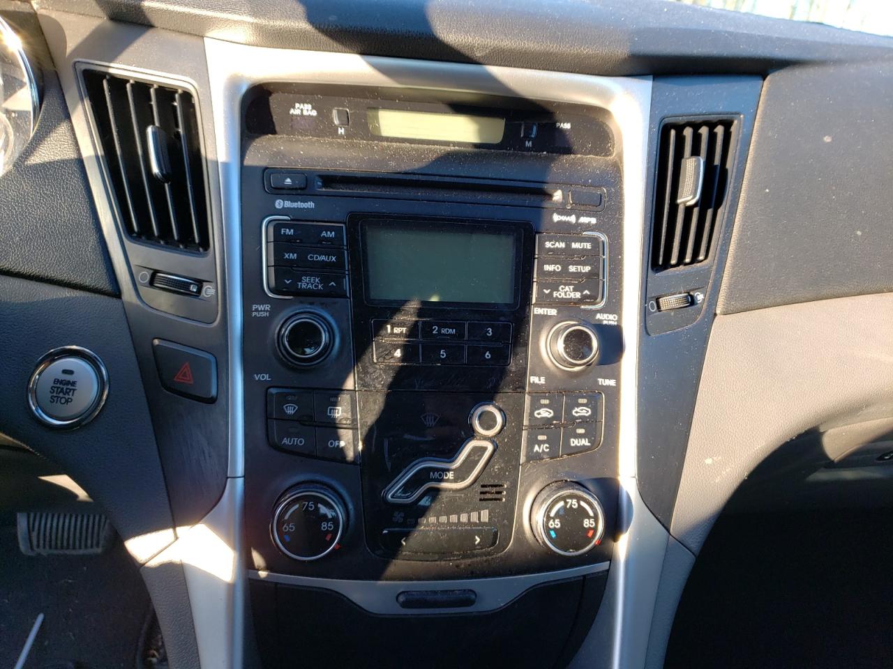 Photo 9 from auction – 2011 HYUNDAI SONATA SE with VIN 5NPEC4AB1BH198680