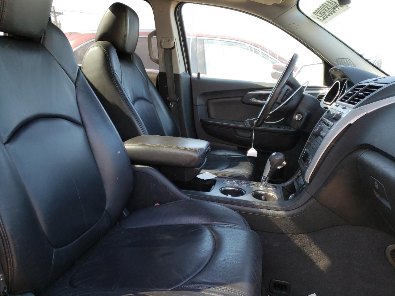 Photo 5 from auction – 2010 CHEVROLET TRAVERSE L with VIN 1GNLVGED3AS132296