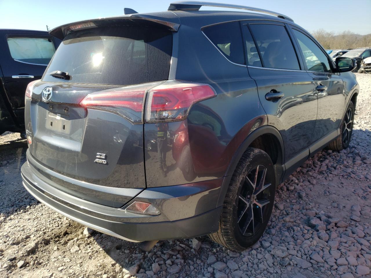 Photo 4 from auction – 2016 TOYOTA RAV4 SE with VIN JTMJFREV5GD192417