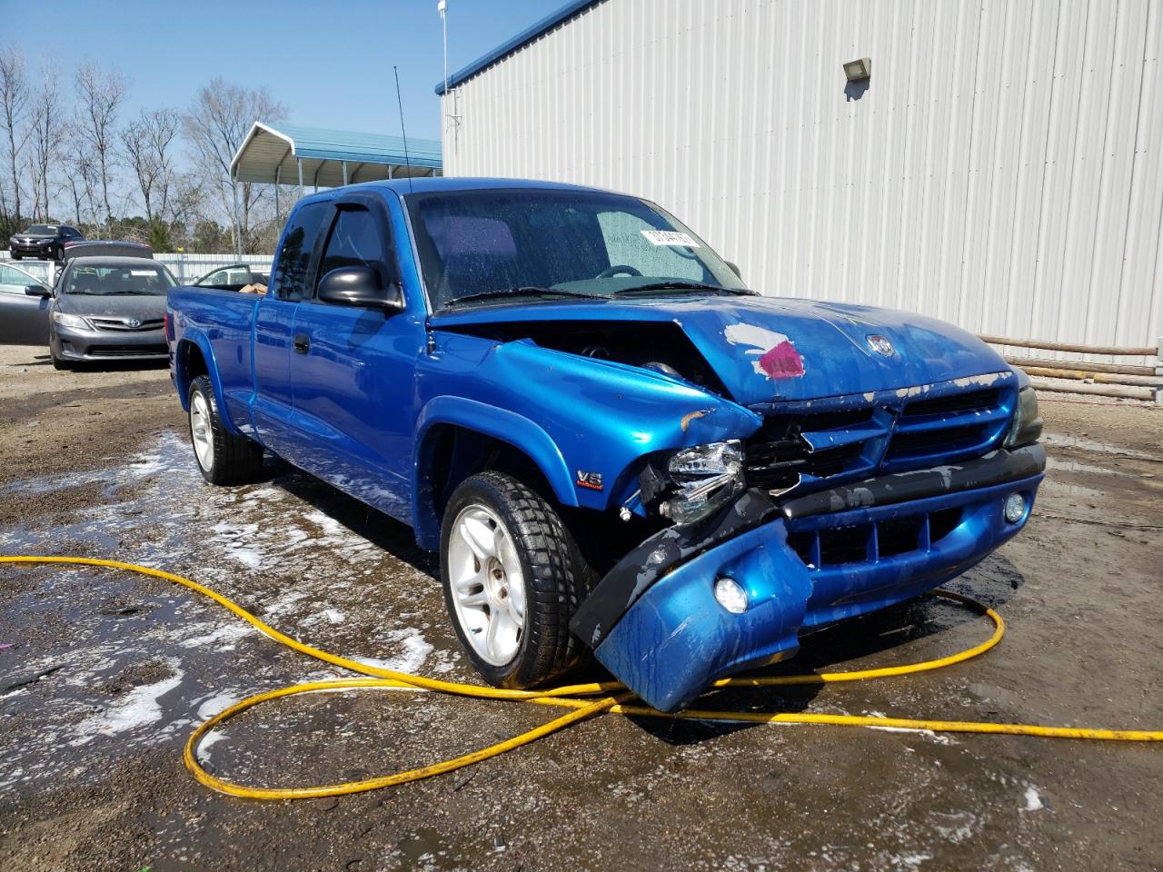 DODGE DAKOTA 2000 with VIN 1B7GL22Z8YS592681 - Photo from auction