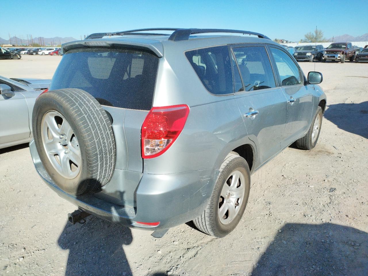 Photo 4 from auction – 2006 TOYOTA RAV4 with VIN JTMZD33V566015779