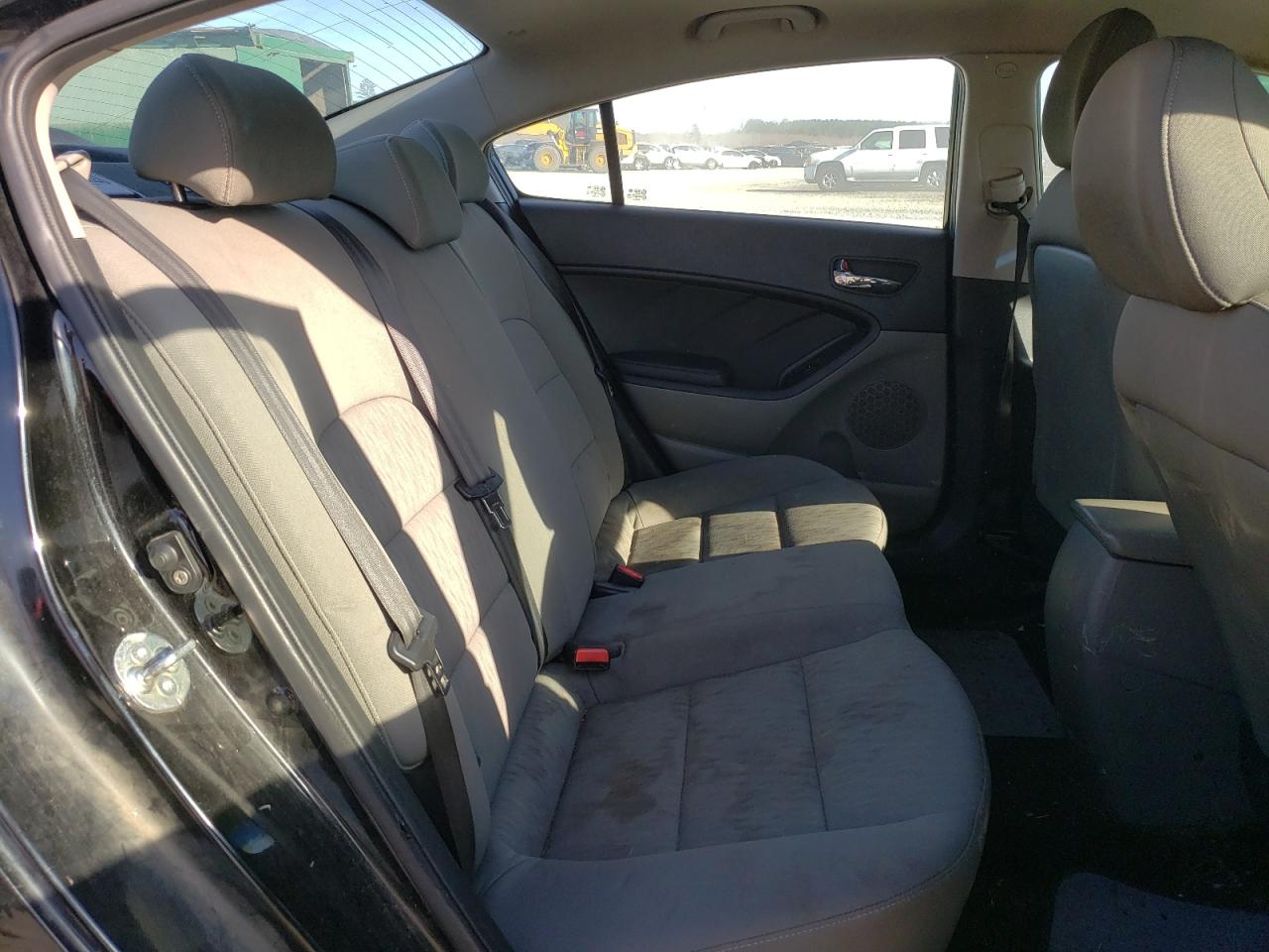 Photo 6 from auction – 2015 KIA FORTE LX with VIN KNAFK4A60F5405783