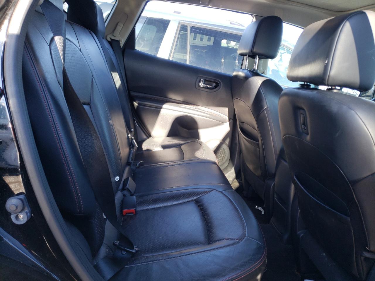 Photo 6 from auction – 2011 NISSAN ROGUE S with VIN JN8AS5MV6BW282425