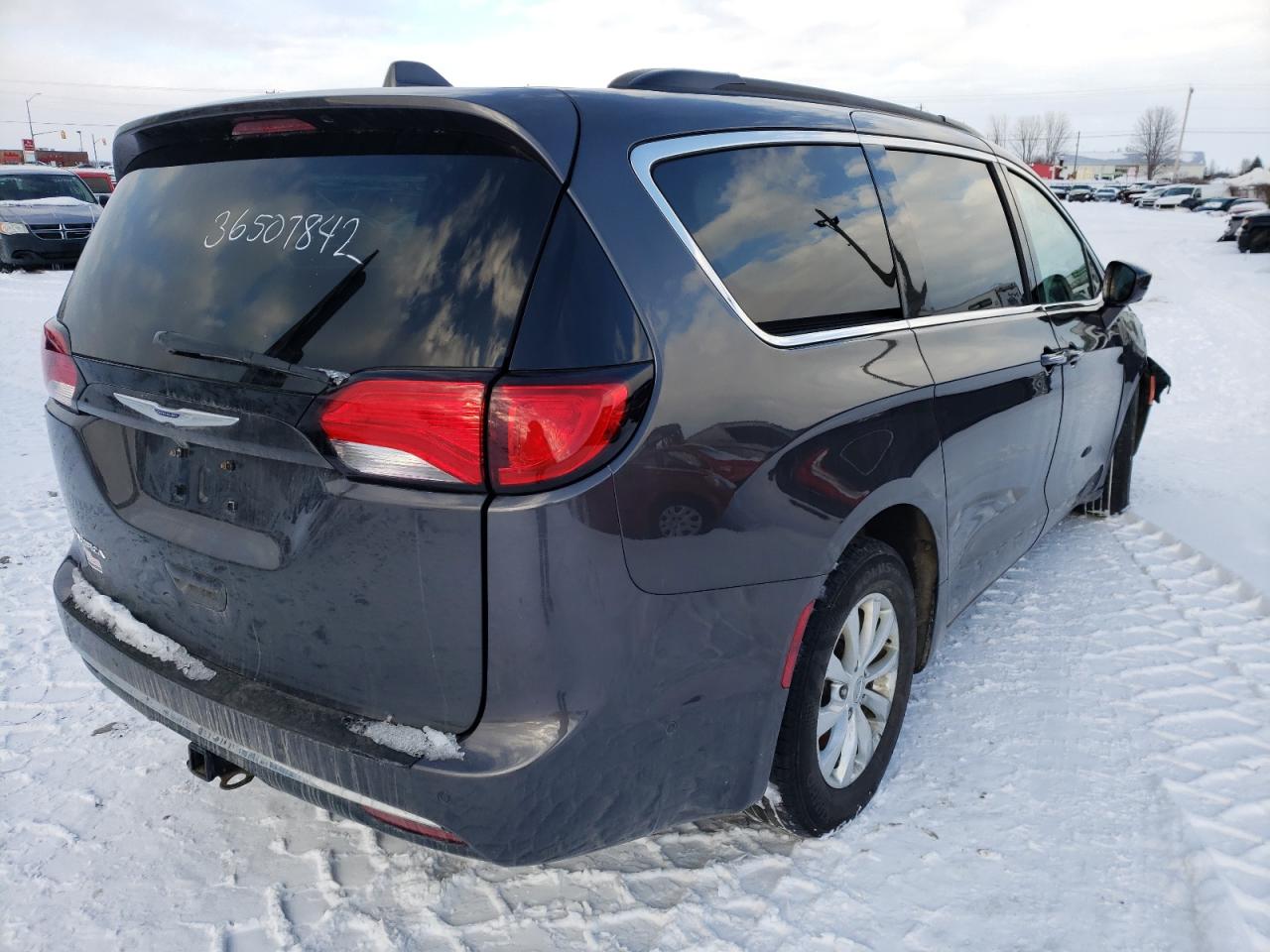 Photo 4 from auction – 2019 CHRYSLER PACIFICA T with VIN 2C4RC1FG9KR588272