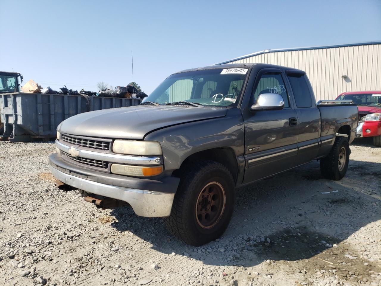 Photo 2 from auction – 2001 CHEVROLET SILVERADO with VIN 2GCEC19V211294556