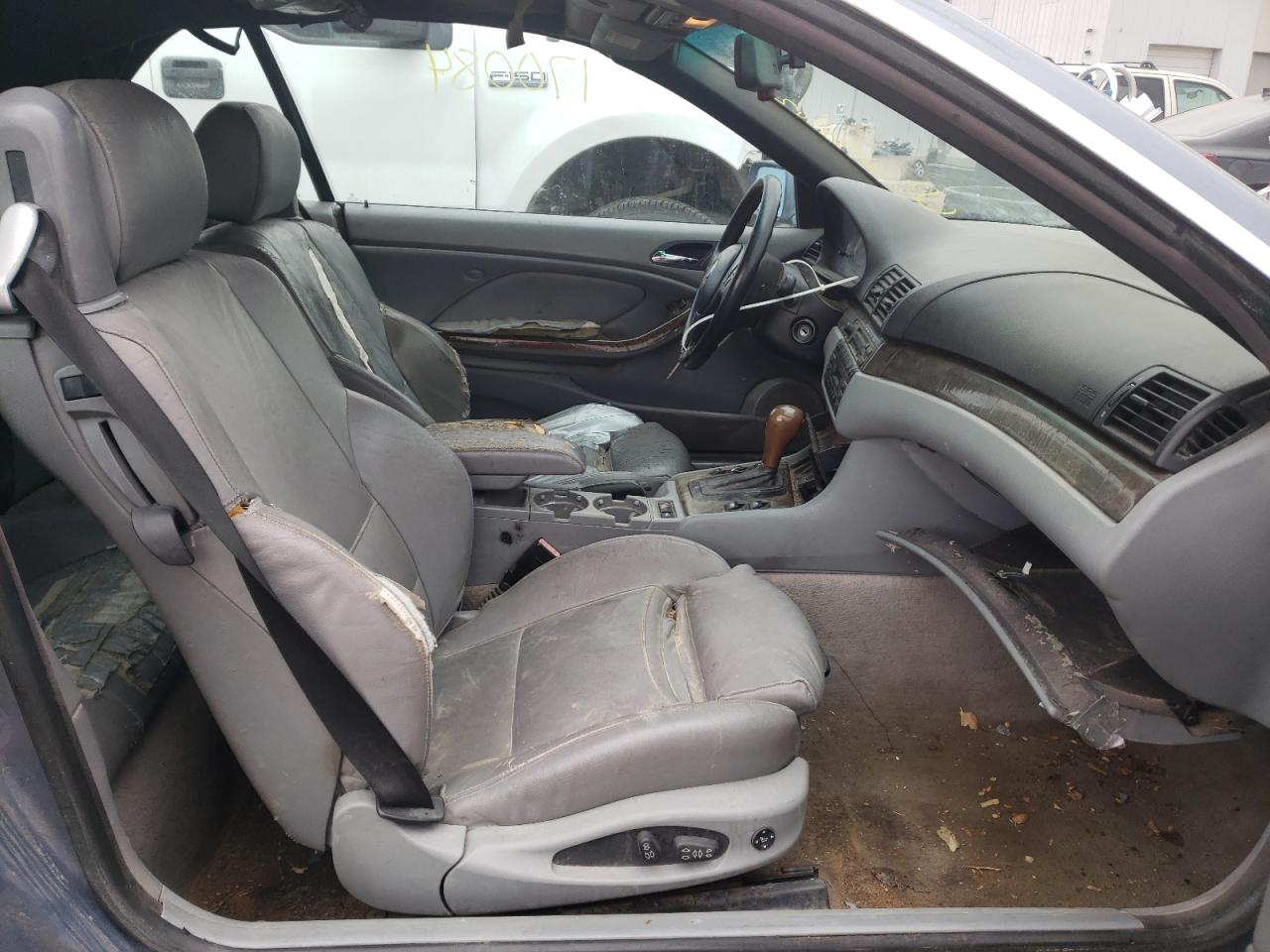 Photo 5 from auction – 2001 BMW 330 CI with VIN WBABS53401JU81617