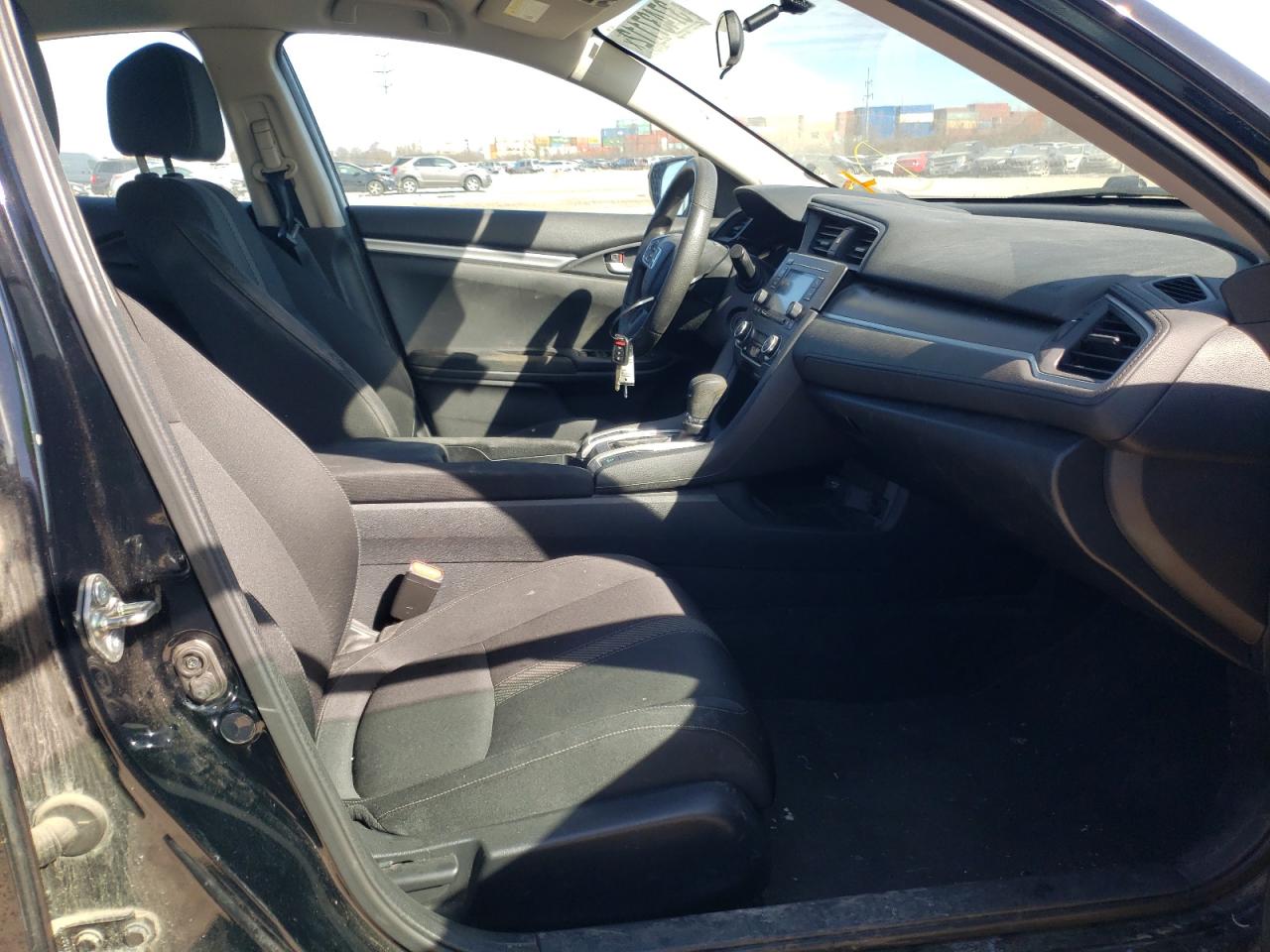 Photo 5 from auction – 2016 HONDA CIVIC LX with VIN 19XFC2F51GE046518