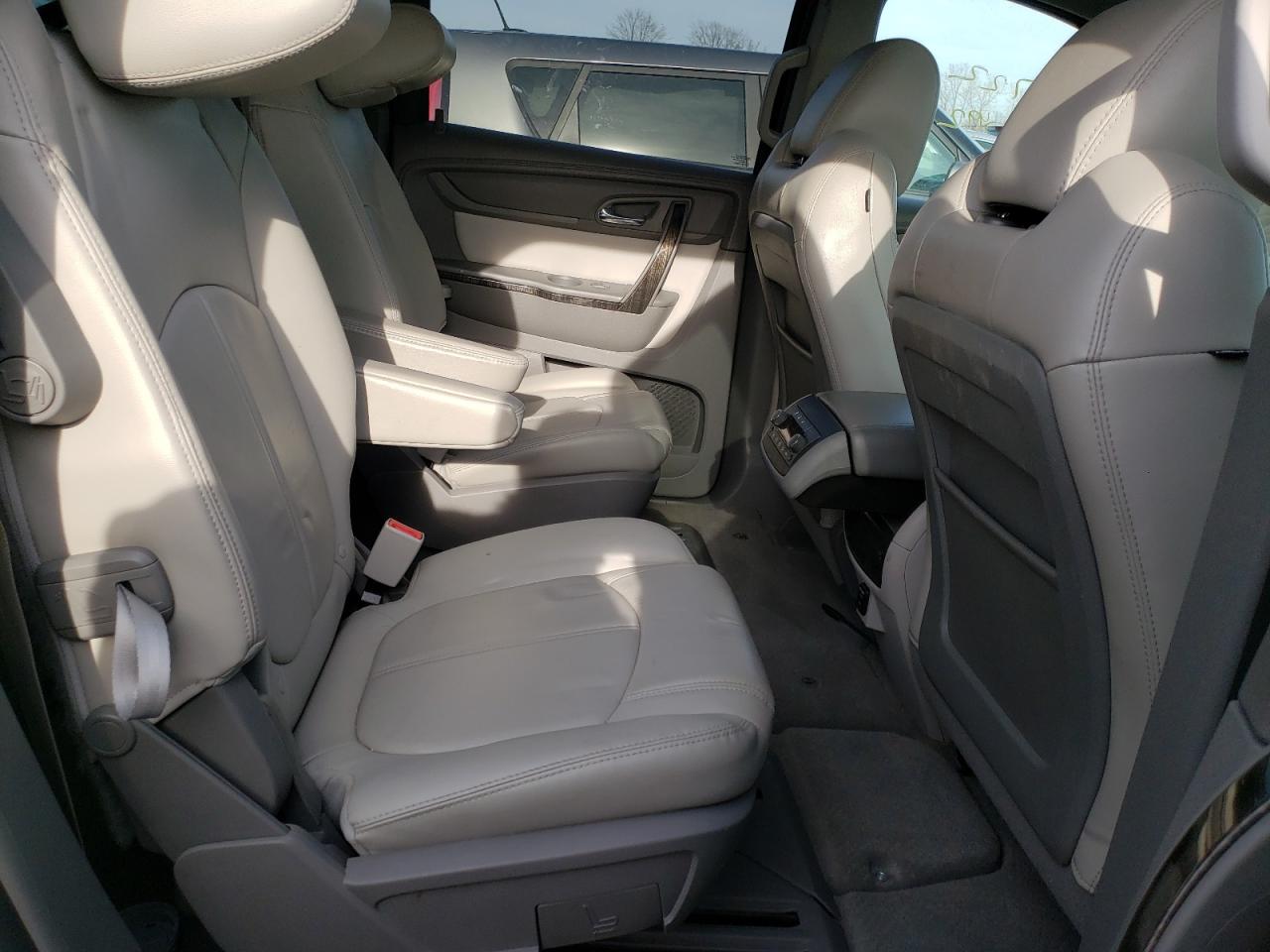Photo 6 from auction – 2016 GMC ACADIA SLT with VIN 1GKKRRKD8GJ252249