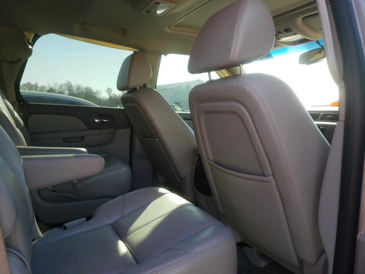 Photo 6 from auction – 2008 GMC YUKON with VIN 1GKFC13018J224150