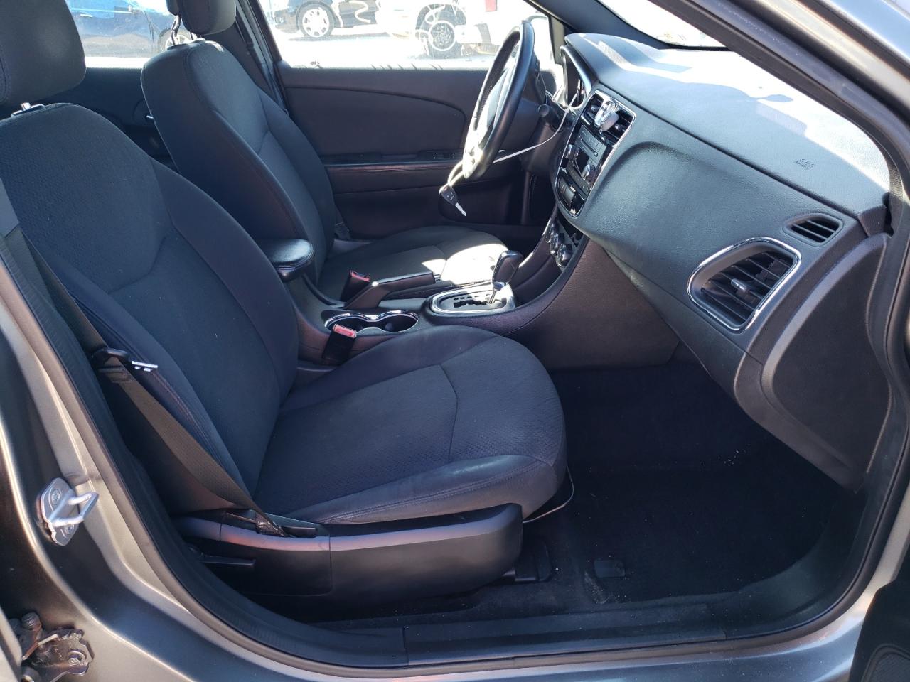 Photo 5 from auction – 2012 CHRYSLER 200 TOURIN with VIN 1C3CCBBB5CN230403