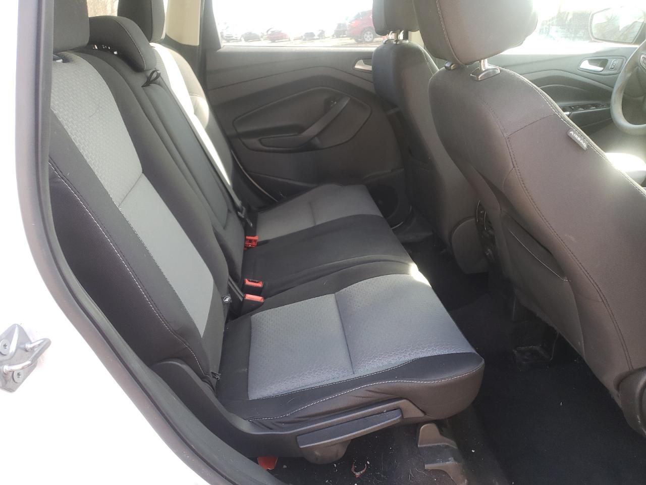 Foto 6 de la subasta – 2017 FORD ESCAPE SE con VIN 1FMCU0GD7HUD93005