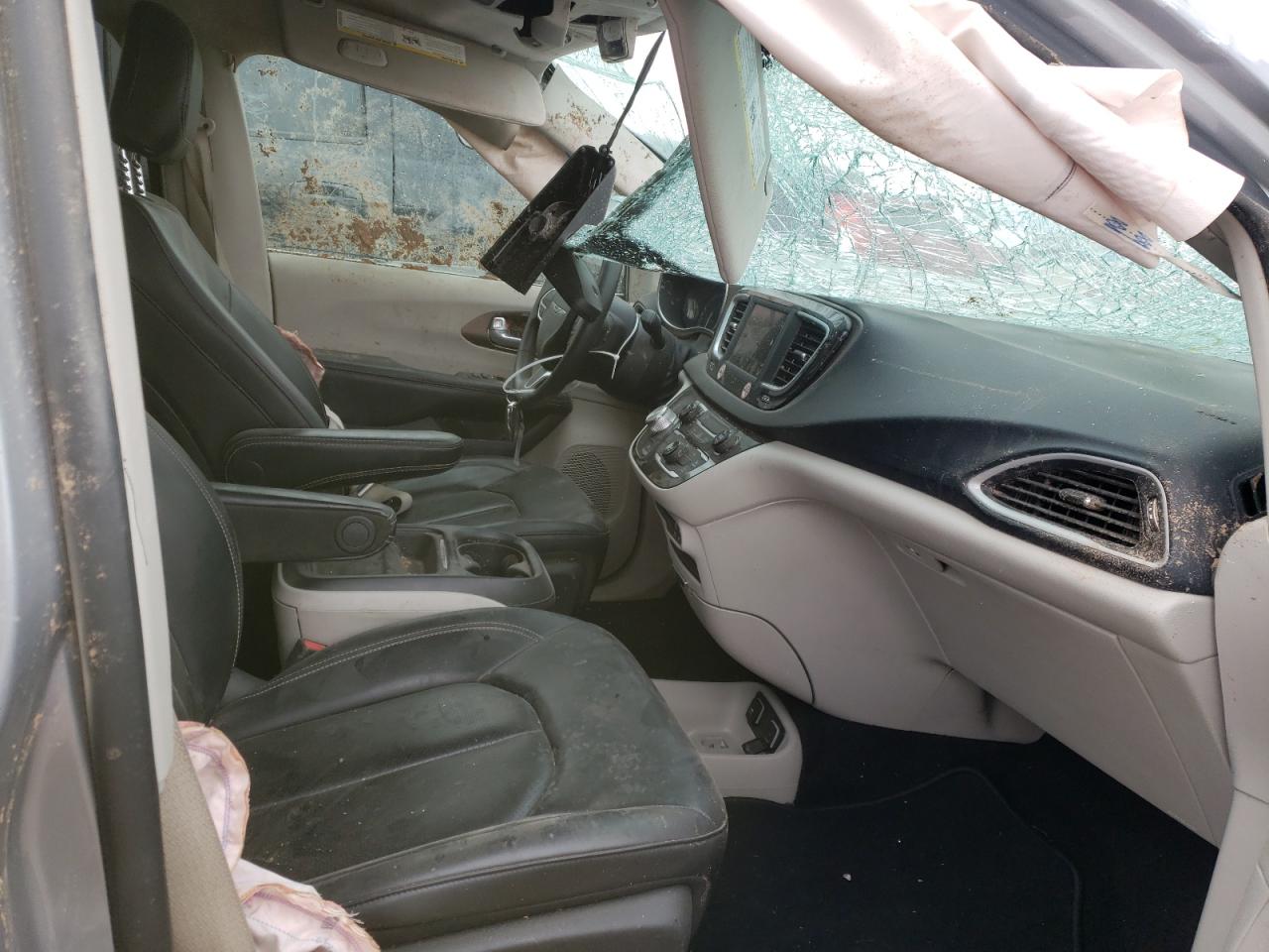 Photo 5 from auction – 2020 CHRYSLER VOYAGER LX with VIN 2C4RC1DGXLR260511
