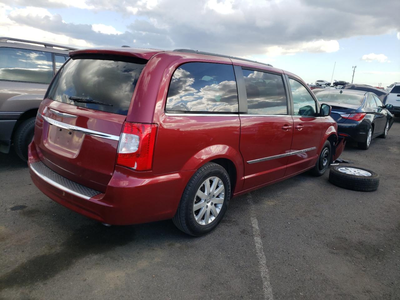 Photo 4 from auction – 2016 CHRYSLER TOWN & COU with VIN 2C4RC1BG3GR112256