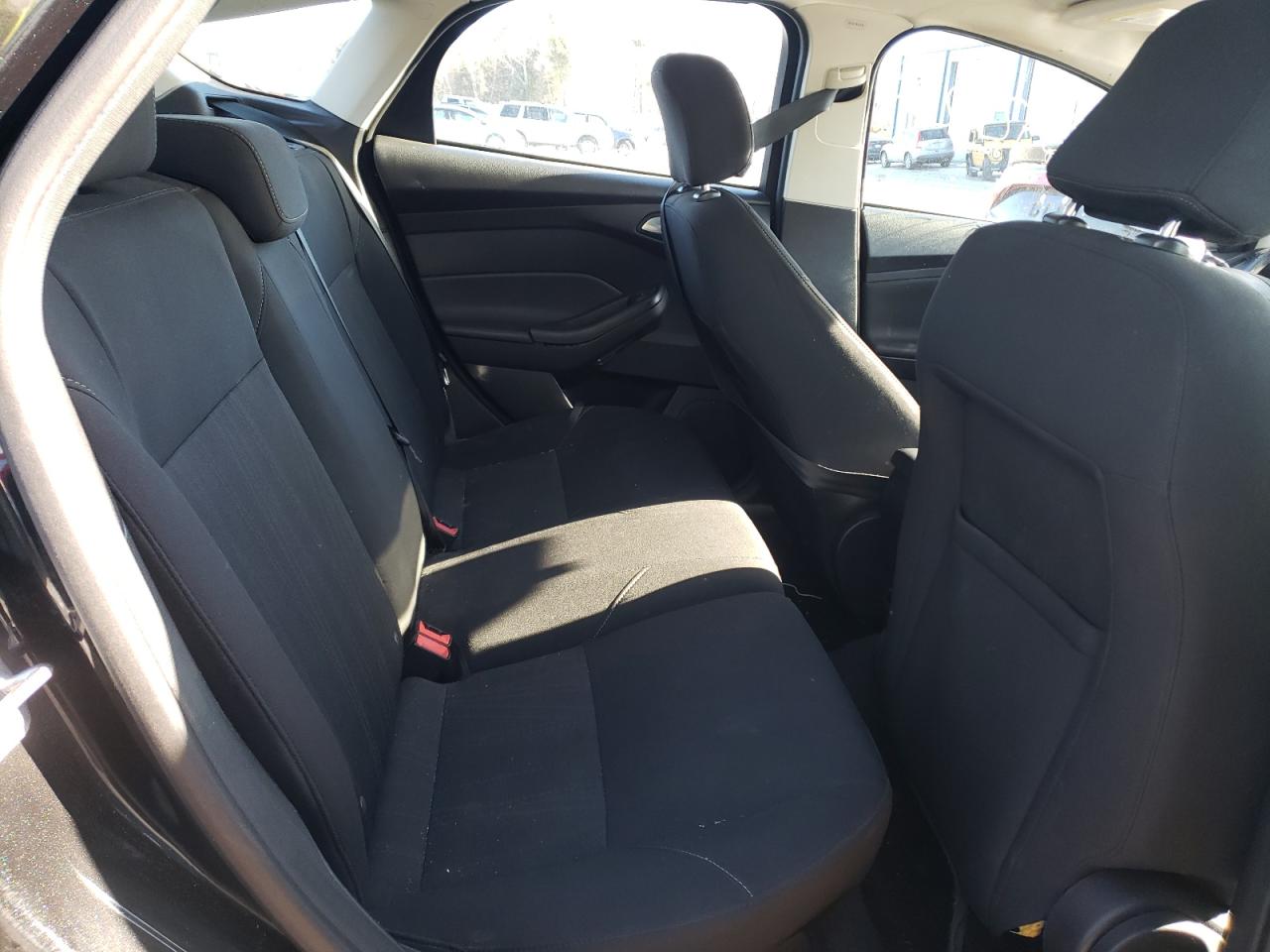Photo 6 from auction – 2015 FORD FOCUS SE with VIN 1FADP3K20FL301118