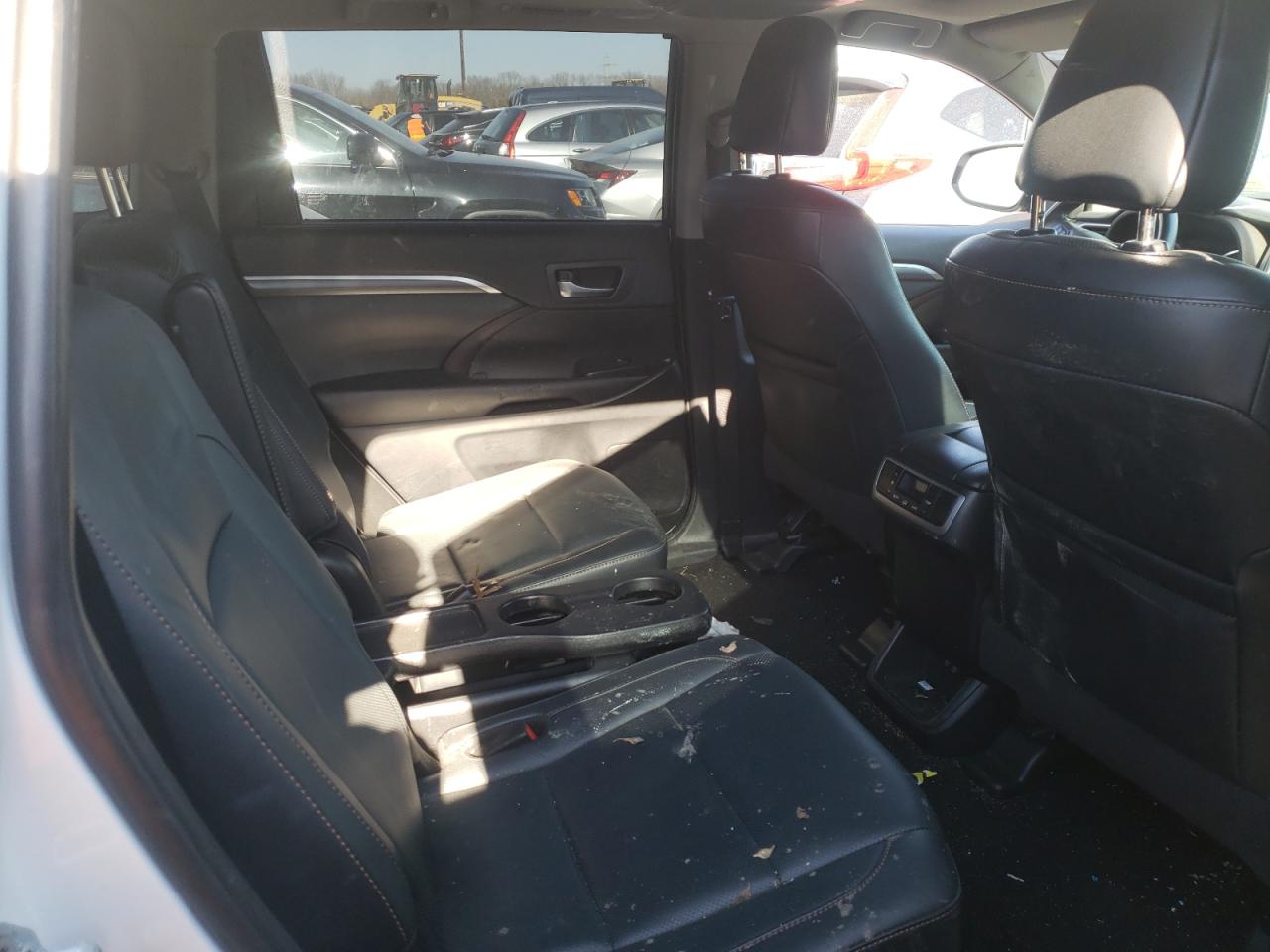 Photo 6 from auction – 2019 TOYOTA HIGHLANDER with VIN 5TDDZRFH0KS977308