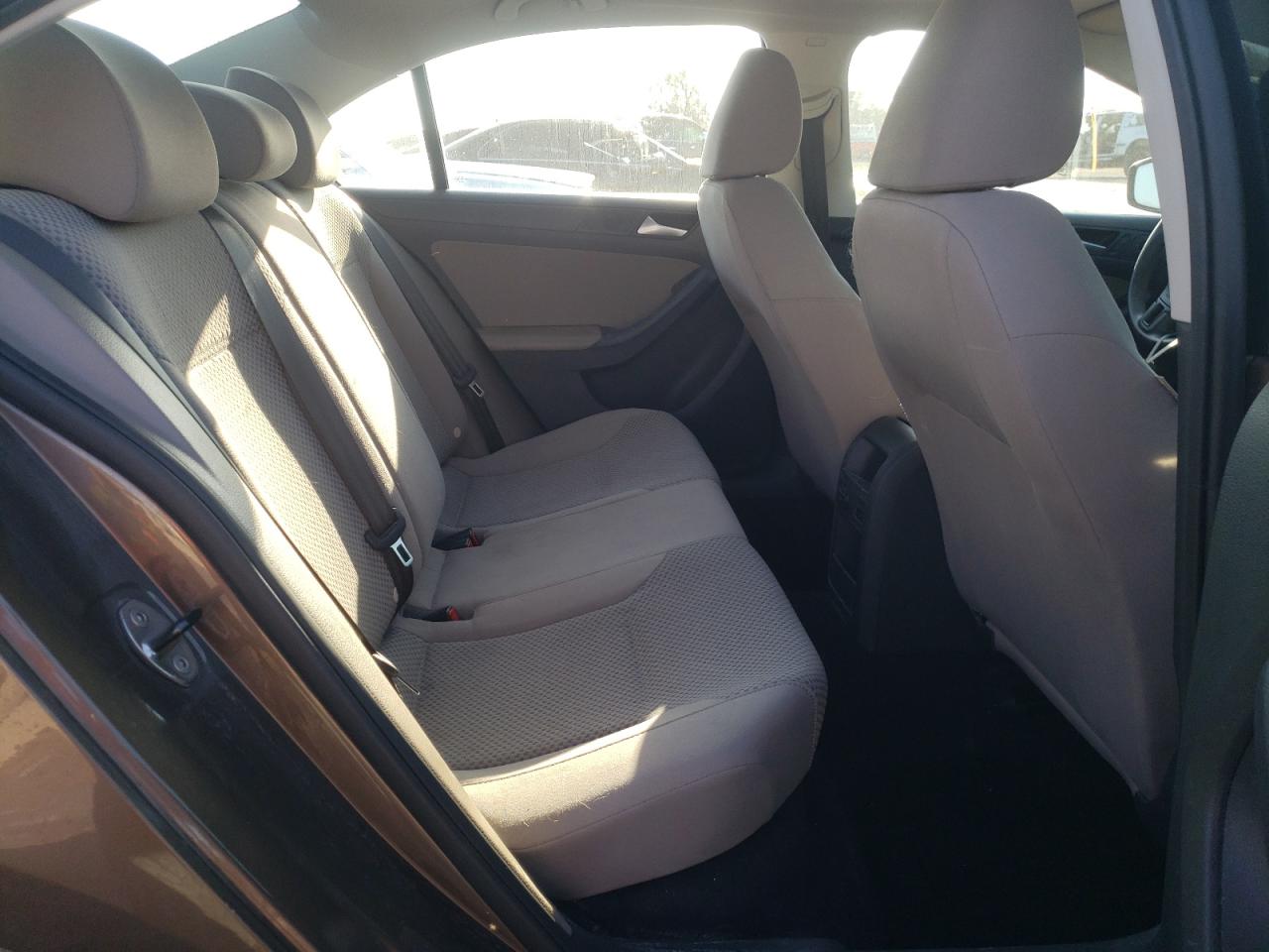 Photo 6 from auction – 2014 VOLKSWAGEN JETTA BASE with VIN 3VW2K7AJ3EM249168