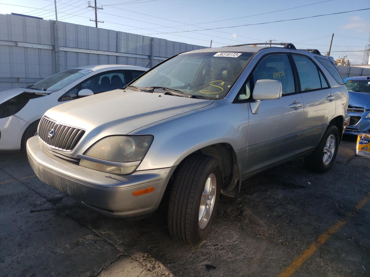 Photo 2 from auction – 2000 LEXUS RX 300 with VIN JT6HF10U2Y0163830