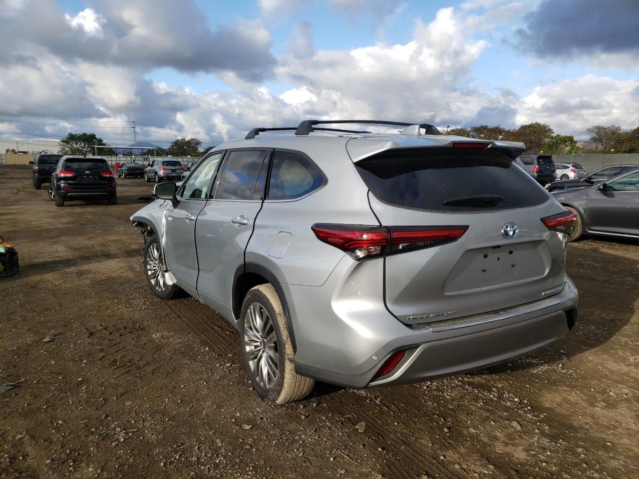Photo 3 from auction – 2021 TOYOTA HIGHLANDER with VIN 5TDFARAH0MS007677