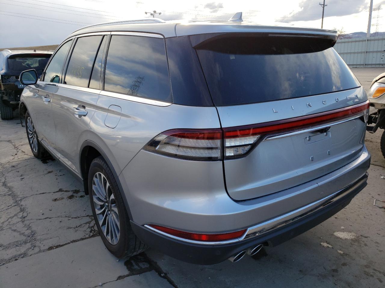 Photo 3 from auction – 2020 LINCOLN AVIATOR RE with VIN 5LM5J7XC7LGL20867