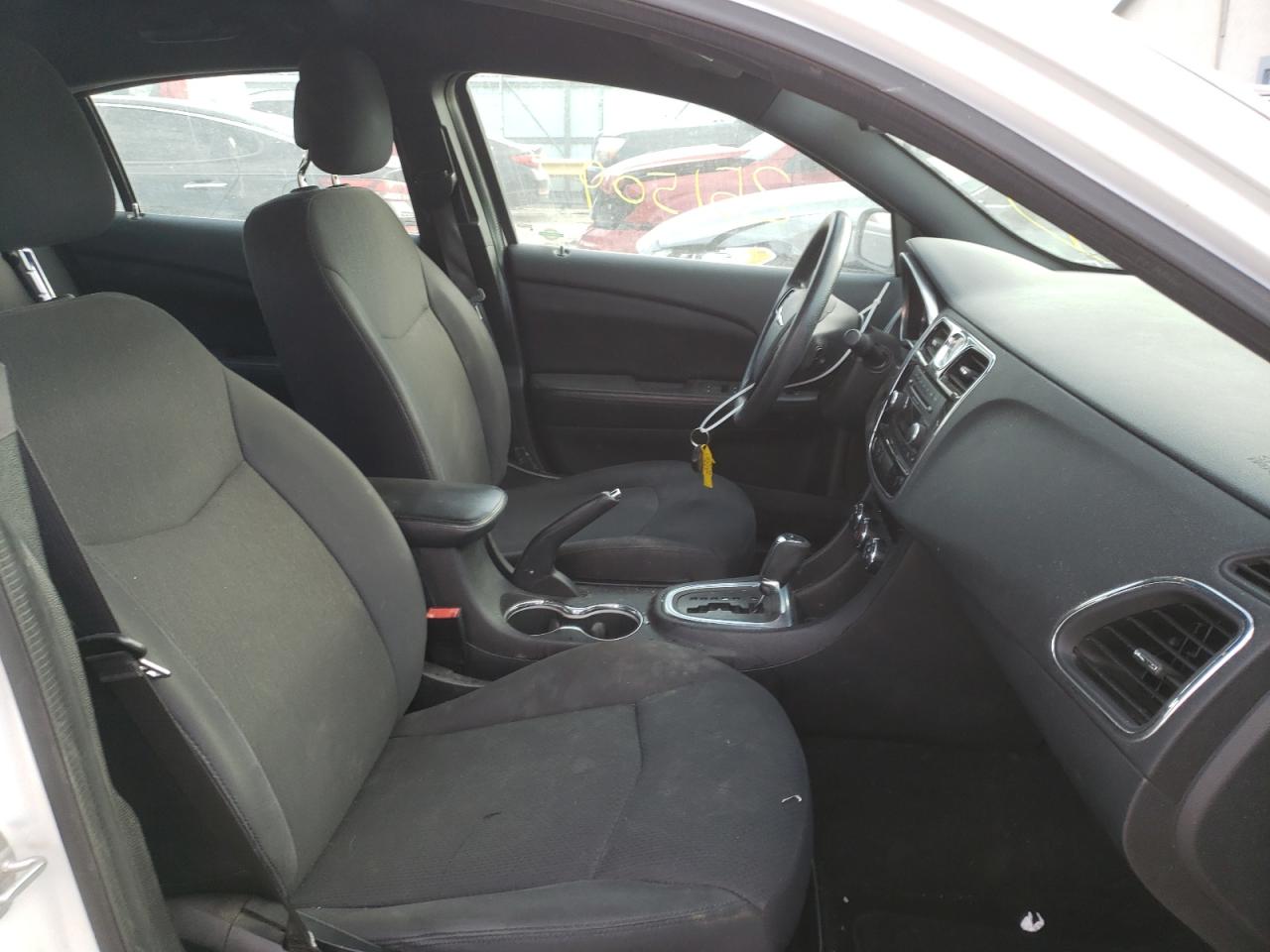 Photo 5 from auction – 2014 CHRYSLER 200 LX with VIN 1C3CCBAB3EN211790