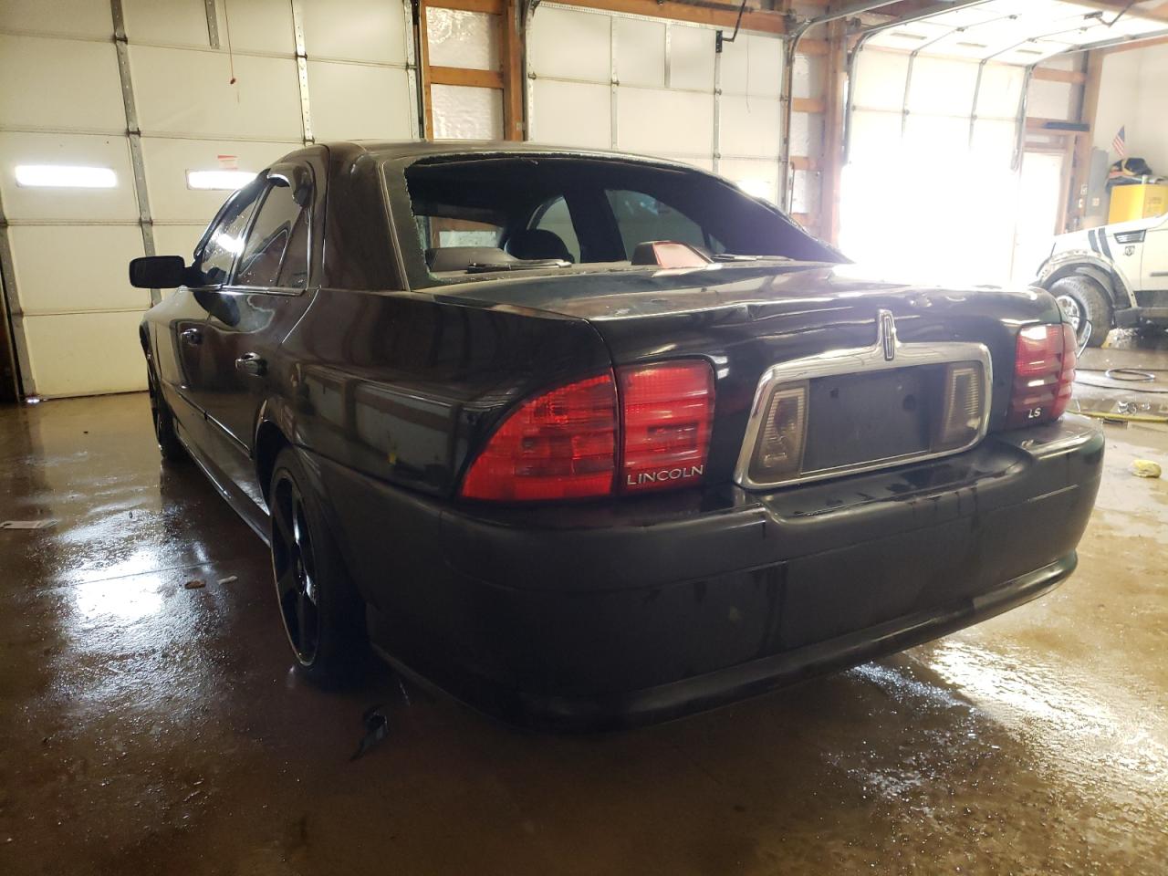 Photo 3 from auction – 2000 LINCOLN LS with VIN 1LNHM87A6YY925993