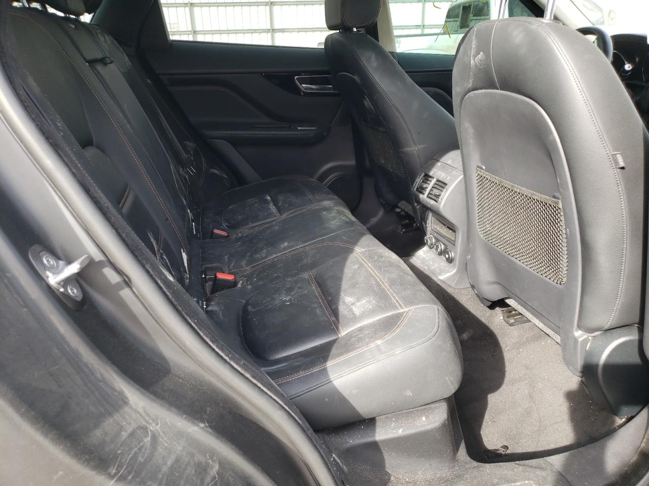 Photo 6 from auction – 2019 JAGUAR F-PACE PRE with VIN SADCK2GX8KA395097