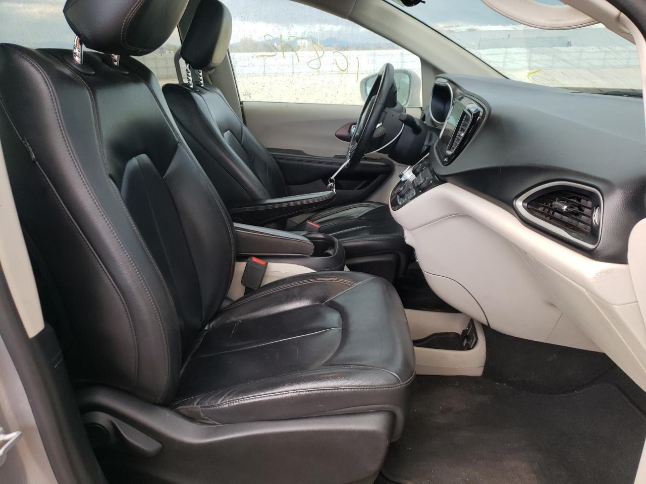 Photo 5 from auction – 2017 CHRYSLER PACIFICA T with VIN 2C4RC1BG1HR540442